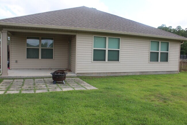 Building Photo - 18454 Elkwood Dr