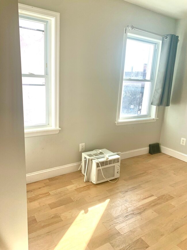 Building Photo - 174 E Huntingdon St