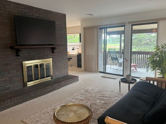 Building Photo - Semester leases available-Quality Fully Furnished Apartment, All-Inclusive, Flexible Terms, Near ...