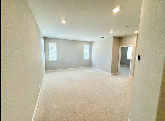 Building Photo - Beautiful home in Springlake!!