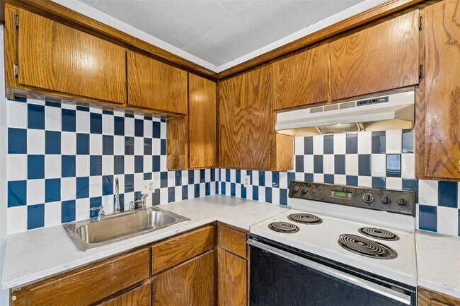 Building Photo - 1401 E St