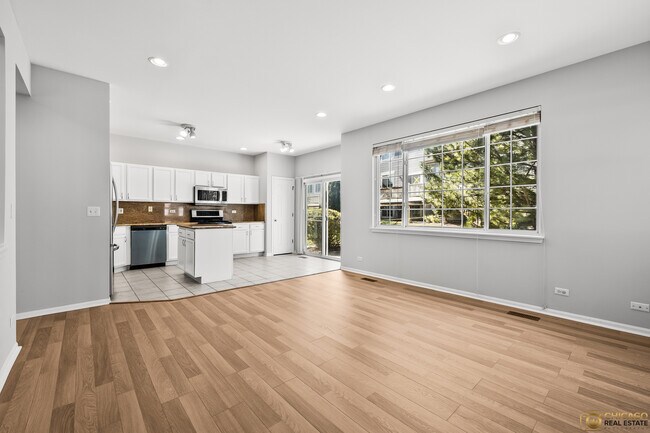 Building Photo - 600 Creekside Cir