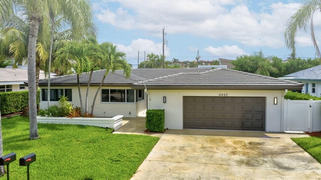 Building Photo - 4442 Sea Grape Dr