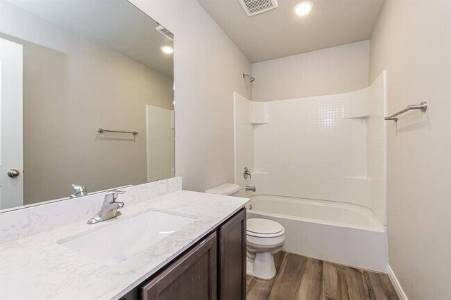 Building Photo - 1600 Maroon Dr