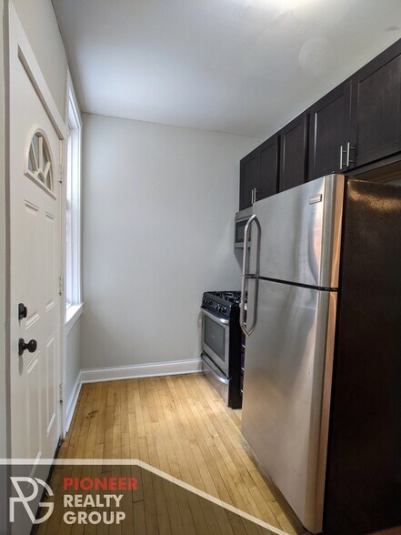 Building Photo - 4032 N Ashland Ave