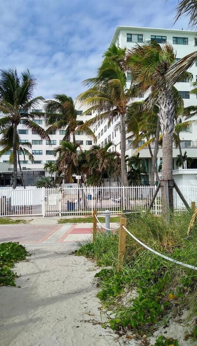 Building Photo - 6345 Collins Ave