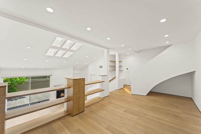 Building Photo - 13336 Maxella Ave
