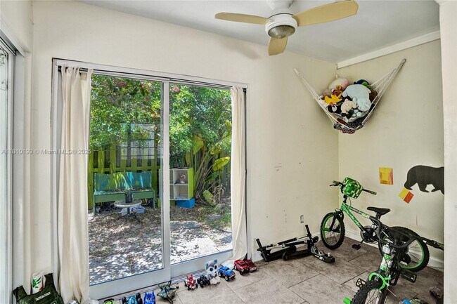Building Photo - 9910 Bahama Dr