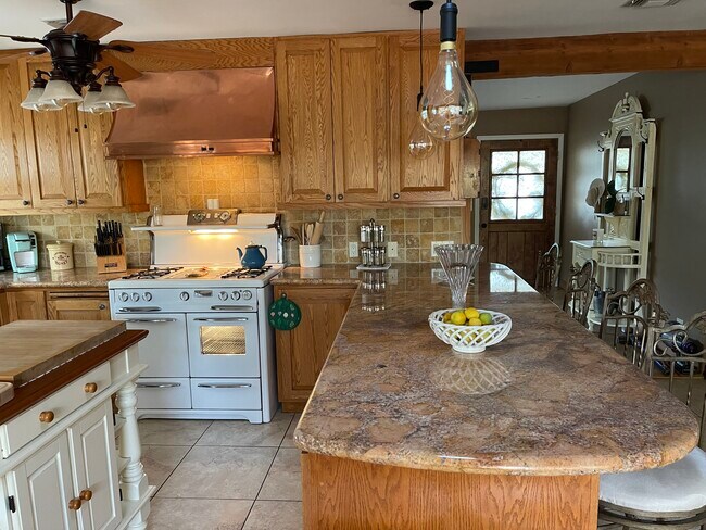 Abundant counter space & cabinets - 23437 Vanowen St