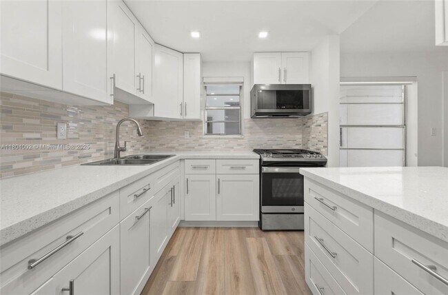 Building Photo - 240 Collins Ave