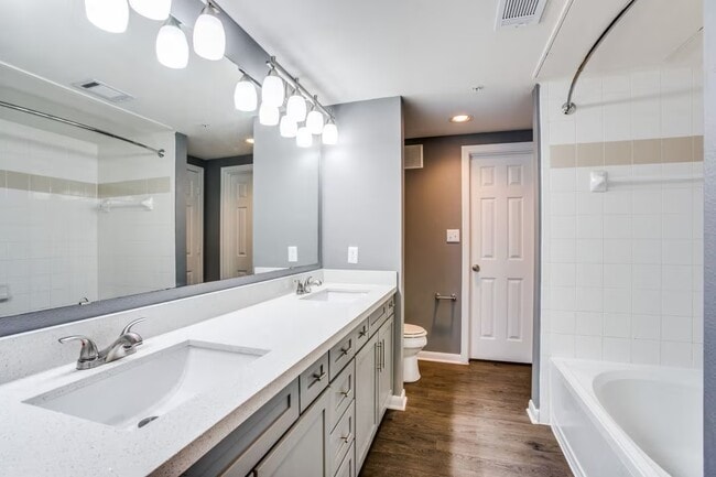 Building Photo - Comfort & Convenience in Houston!