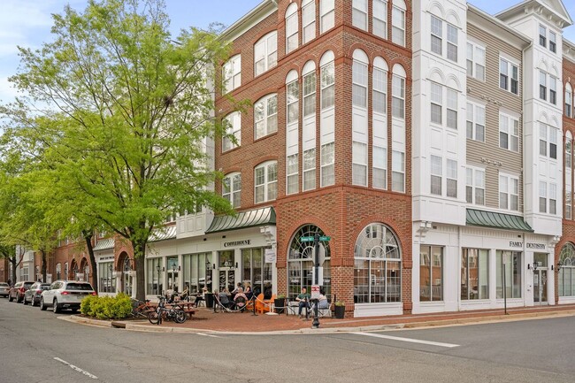 Building Photo - 171 Somervelle St