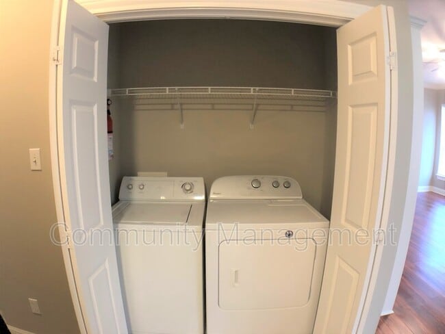 Building Photo - 710 E Boyd Dr