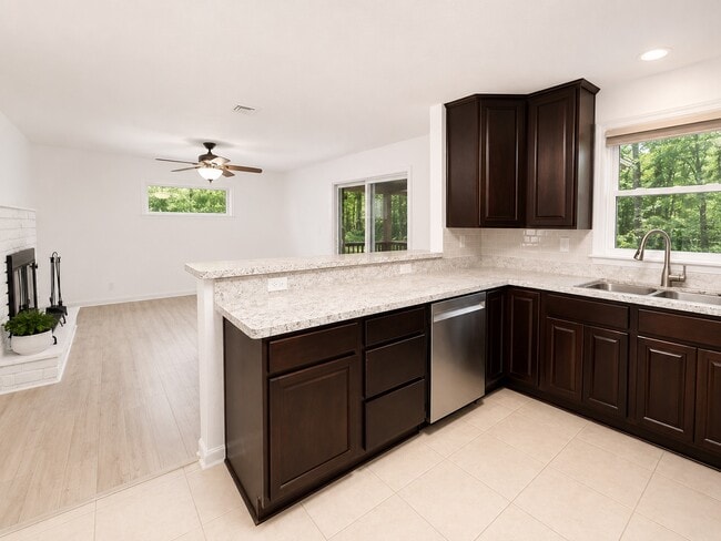 Building Photo - 553 Fernwood Farms Rd