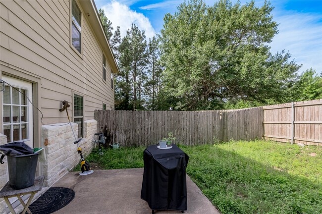 Building Photo - 104 Yegua Cir
