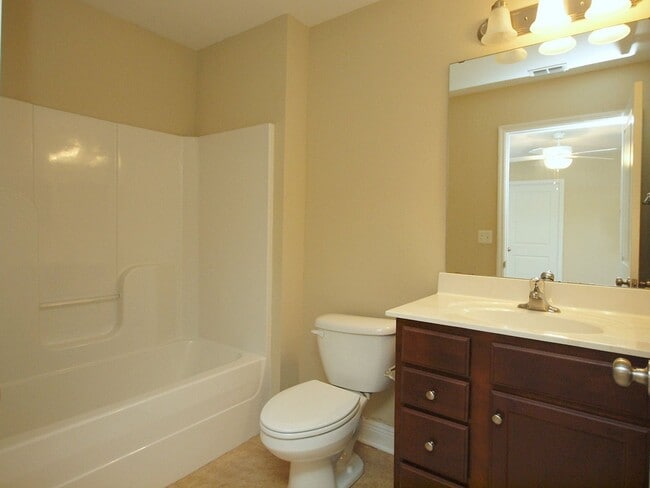 Building Photo - "Hamptons On High"- Gorgeous 4 BD 4 BA TOWNHOUSE