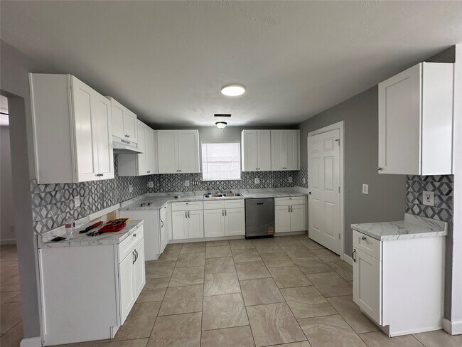 Building Photo - 19939 Arbor Creek Dr