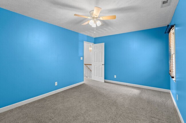 Building Photo - Beautiful 4 Bedroom/ 2 Story Home