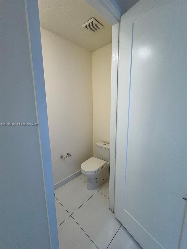 Building Photo - 10445 NW 66th St