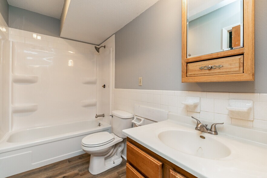 Building Photo - 404 21st Avenue Pl