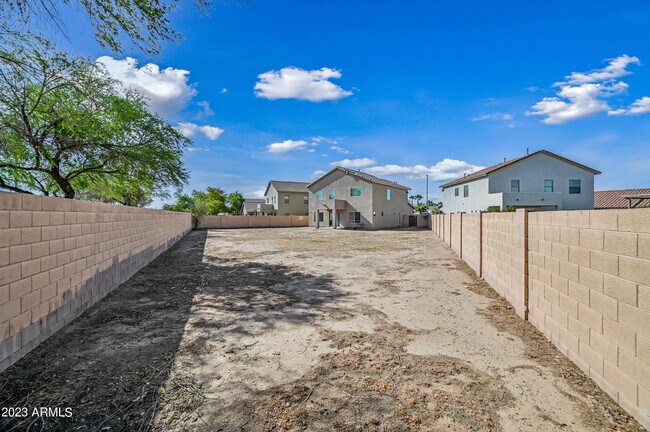 Building Photo - 43927 W Cypress Ln