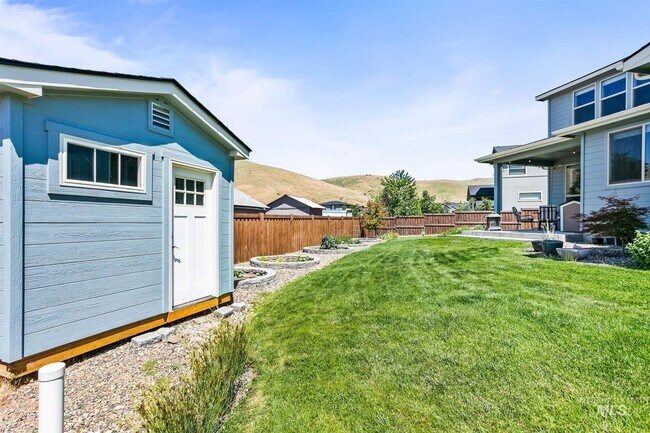 Building Photo - Stunning Modern Home Near NE Foothills | Mountain Views | Designer Finishes