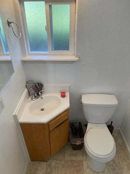 Building Photo - 3345 Lakeshore Blvd