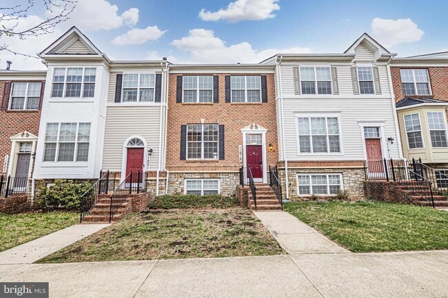 Primary Photo - SPACIOUS 2 LEVEL CONDO WITH LOFT