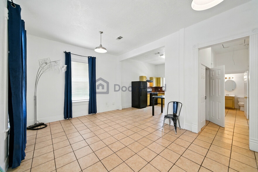 Building Photo - 814 35th St
