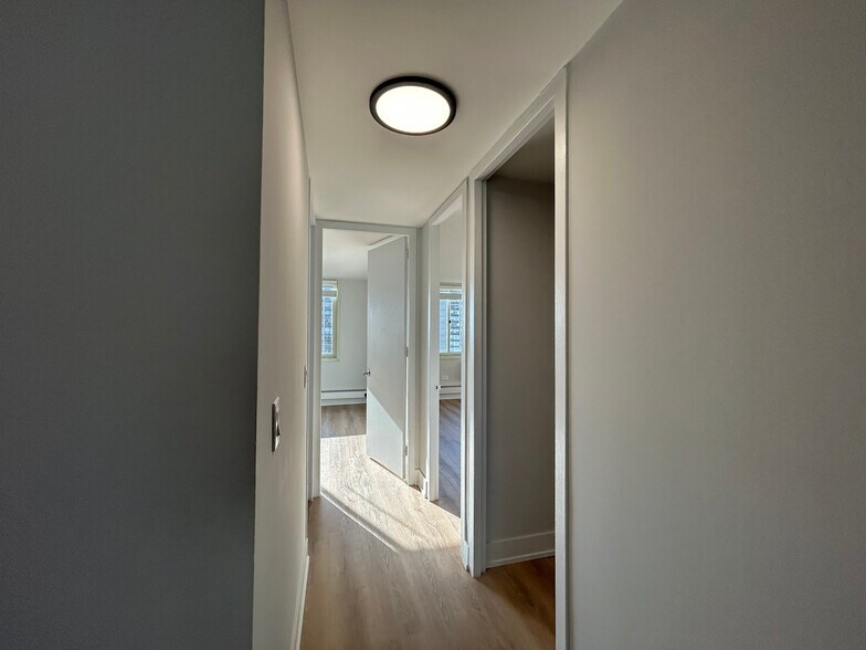 Building Photo - 1350 N Dearborn St