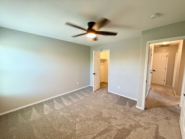 Building Photo - 5 Bedroom Home