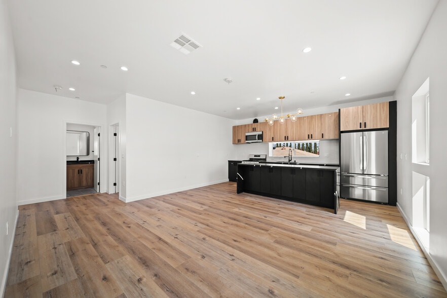 Building Photo - 6049 Craner Ave