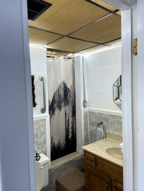 Building Photo - 1692 Falling Water Rd