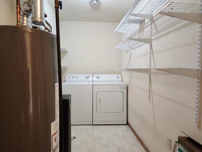 Building Photo - 3076 Selkirk Dr