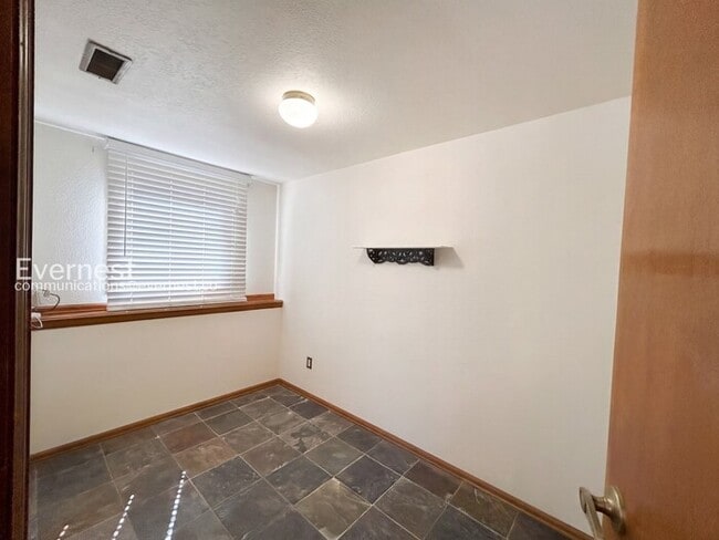 Building Photo - 4035 Thundercloud Dr