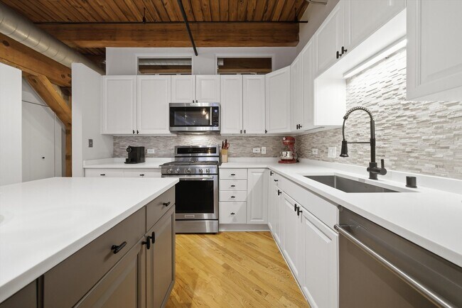 Building Photo - 520 W Huron St