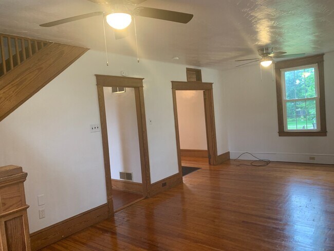 Building Photo - 2243 Sunset Ln