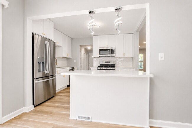 Building Photo - 7777 Ramsgate Cir S