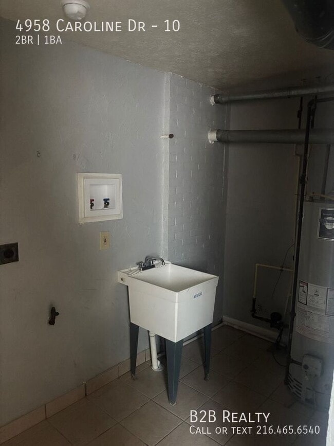 Building Photo - 4958 Caroline Dr