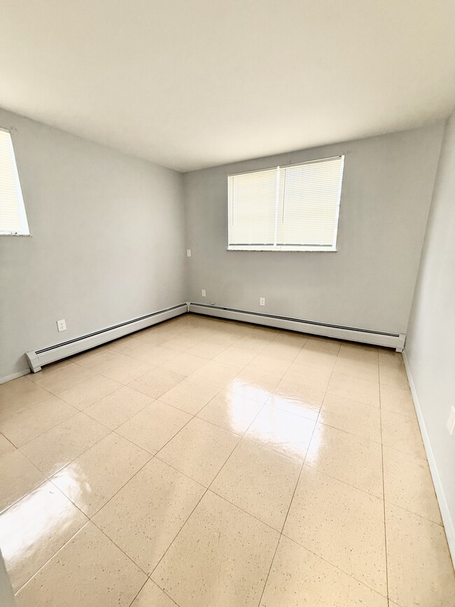 Building Photo - 2971 Four Towers Dr