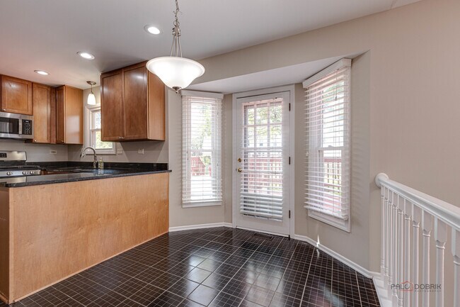 Building Photo - 285 Stanton Dr