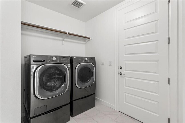 Building Photo - 7201 Garnet Mill Ln