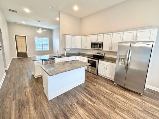 Building Photo - 5 BR 3 full bath home now Available in Walls MS