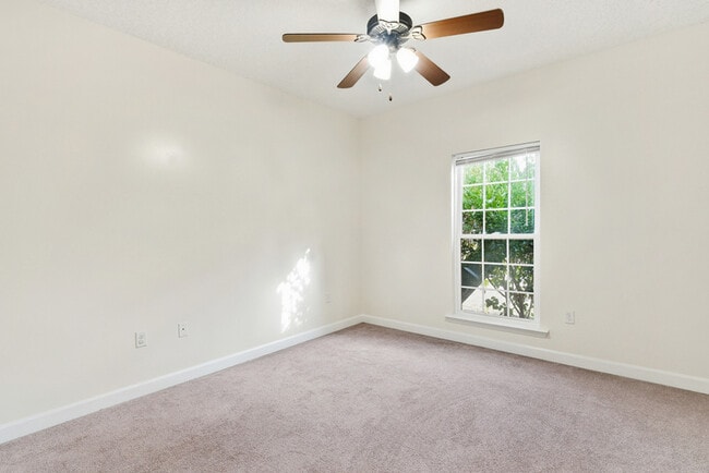 Building Photo - 68 Lincoln Way