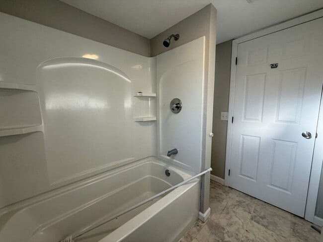 Building Photo - 2 Bedroom 1 Bath Home located in Greeneville, TN