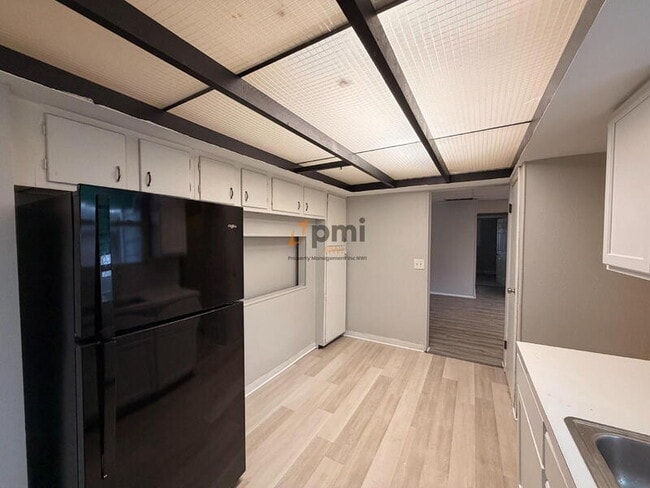 Building Photo - 121 S Porter St