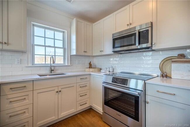 Building Photo - 201 Main St