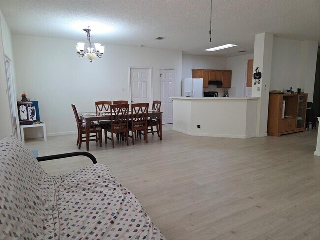 Building Photo - 16800 Tomcat Dr