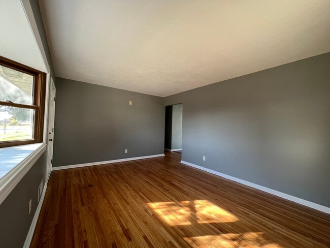 Building Photo - Single Family Home!