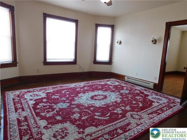 Building Photo - 300 S 9th St